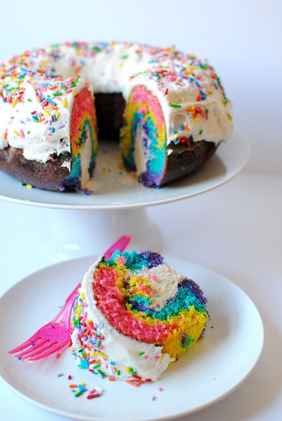 Unicorn desserts for a unicorn party: Rainbow Unicorn Cake With Twinkie Filling
