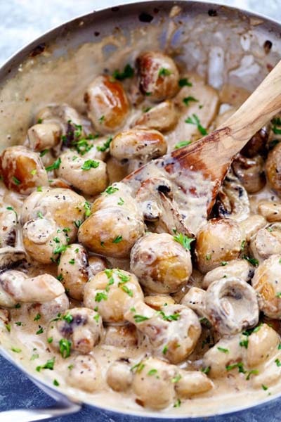 Christmas Dinner Recipes: Creamy Garlic Parmesan Mushrooms