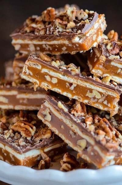 Easy caramel dessert recipes: Pecan Caramel Bars