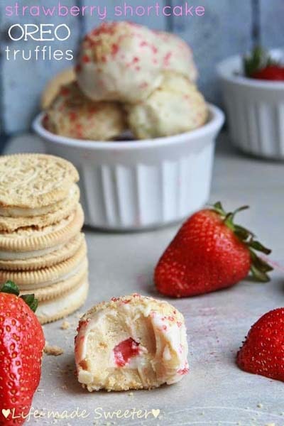 Truffle Dessert Recipes: Strawberry Shortcake Stuffed Golden Oreo Truffles