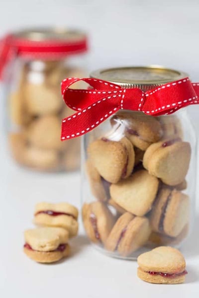  nosotros thought nosotros would portion some of our favorite slow Valentines Day cookies alongside you lot all twoscore Easy Valentines Day Cookies: Adorable Sweets