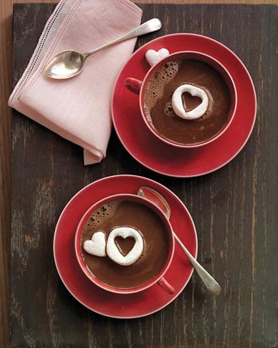 Valentines Day Treats: Hot Chocolate with Marshmallow Hearts