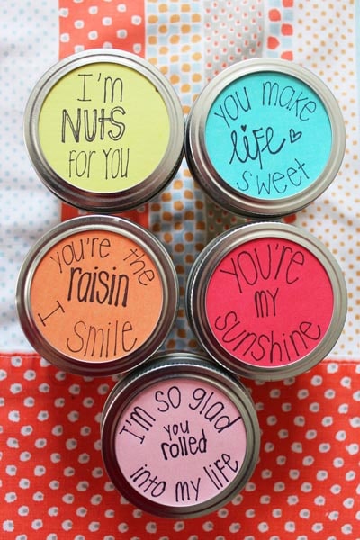 Valentines Day Mason Jar Gifts: Snack Jars With a Note