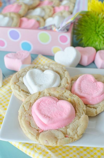 Easy Valentines Day Cookies: Valentine White Hot Cocoa Sprinkles Cookies