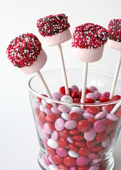 Valentines Day Treats: Valentines Marshmallow Pops