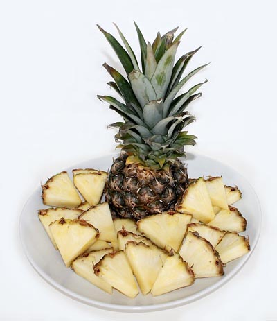 Foods To Stop Bloating: pineapple