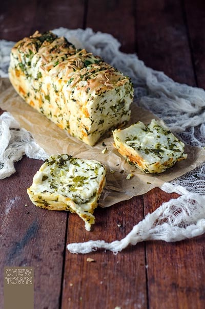 Homemade Baked Bread Recipes: Garlic Herb and Cheese Pull Apart Bread