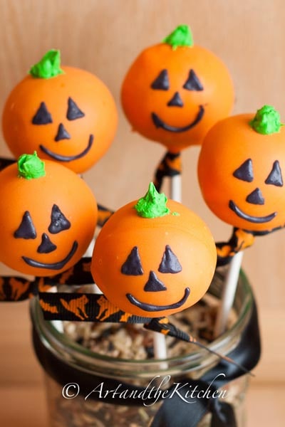 14 Halloween Cake Pops Ideas - Easy Halloween Treats - The Daily Spice