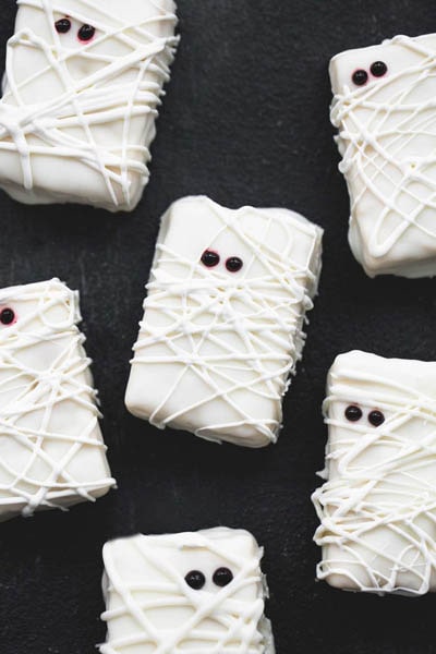 Fun Halloween Snack Ideas and Halloween Treats: 3 Ingredient Rice Krispie Treat Mummies