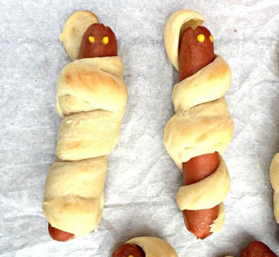 Fun Halloween Snack Ideas and Halloween Treats: Halloween Hot Dog Mummies