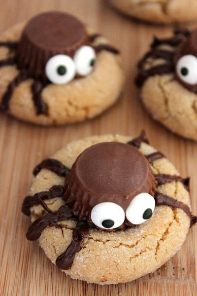 Fun Halloween Snack Ideas and Halloween Treats: Halloween Peanut Butter Spider Cookies