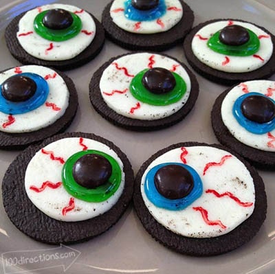 Fun Halloween Snack Ideas and Halloween Treats: Oreo Cookie Eyeballs